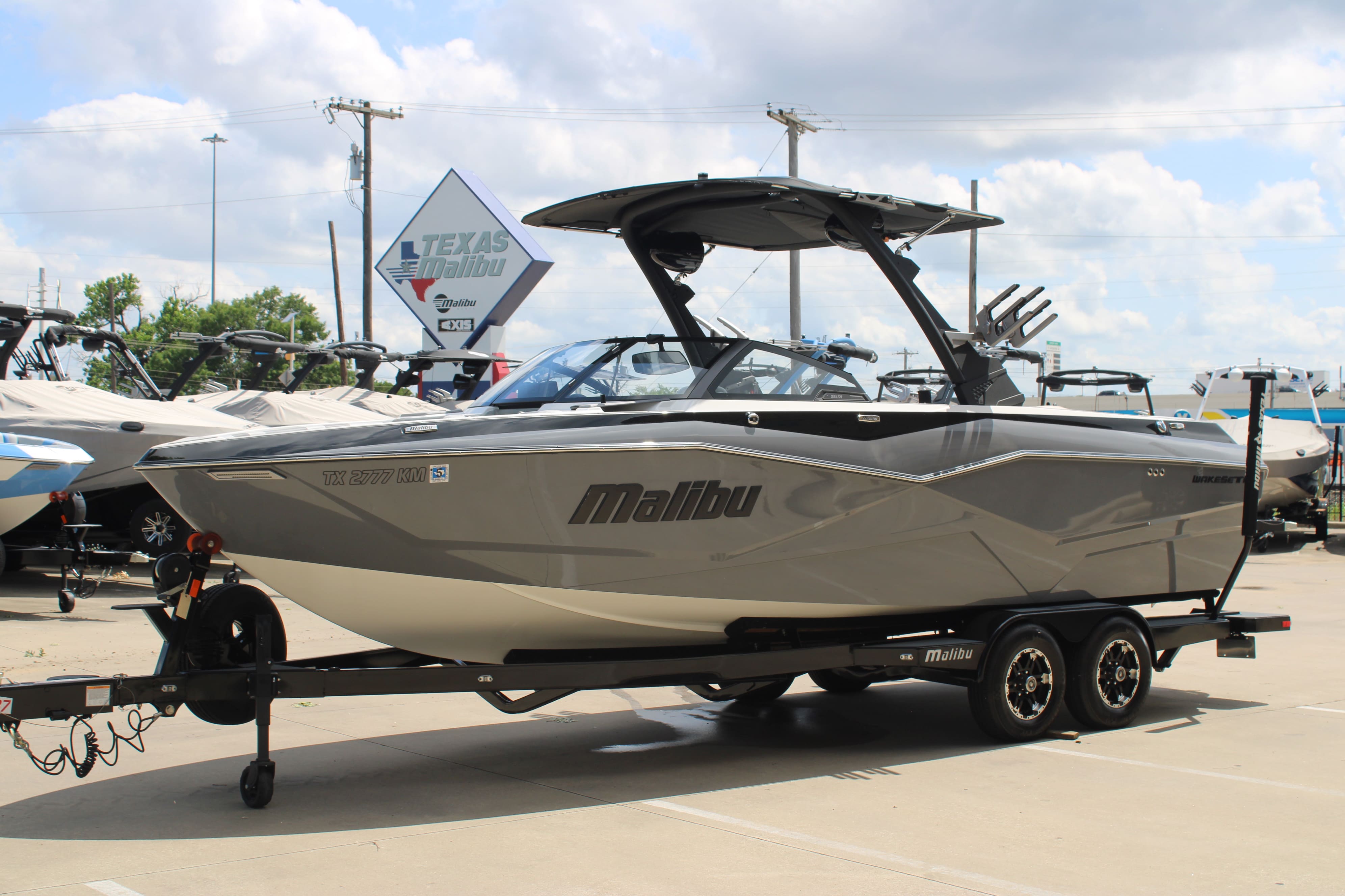 2022 Malibu 25 LSV Icon